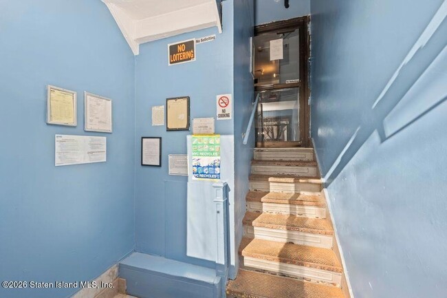 Building Photo - 37 Avon Pl