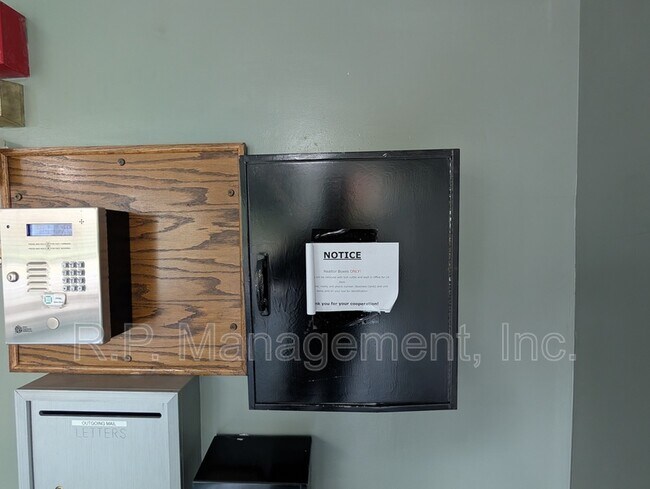 Building Photo - 2700 Dale St N