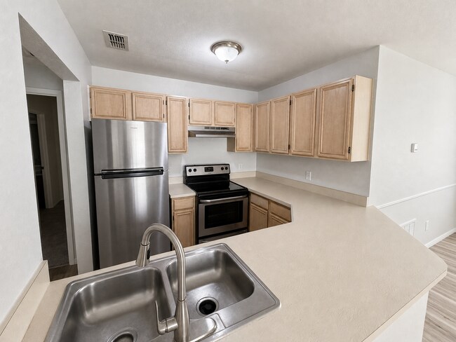 Building Photo - Condo in Gated Winterset