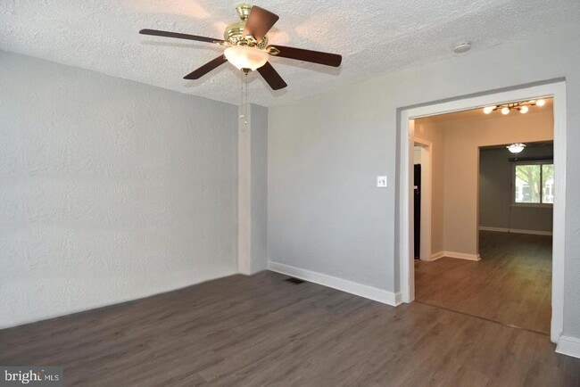 Building Photo - 204 34th St NE