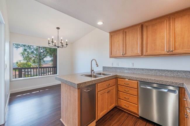 Building Photo - 86 Cottonwood Cir