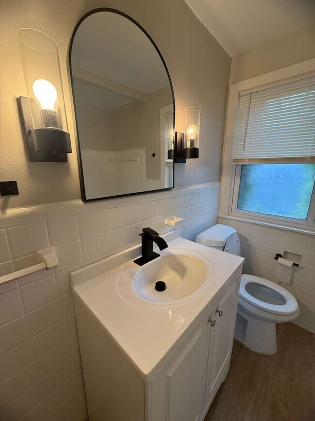 Building Photo - 3-Bedroom Gem on Indiana St with Spacious ...