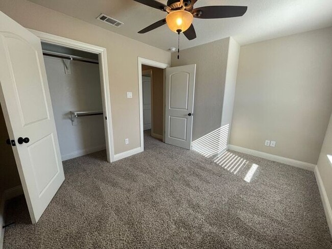 Building Photo - Beautiful Benbrook 3B/2.5B Townhome ((Stai...