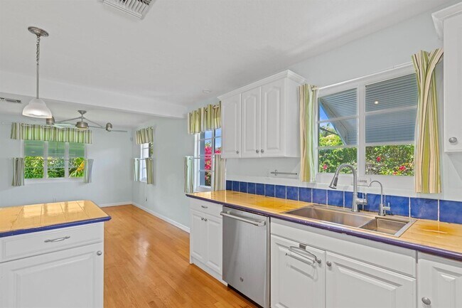 Building Photo - 430 N Ocean Breeze