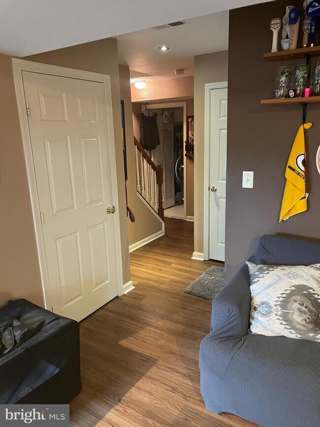 Building Photo - 43378 Livery Square