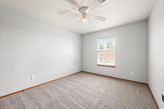 Building Photo - 616 Garrison Ln