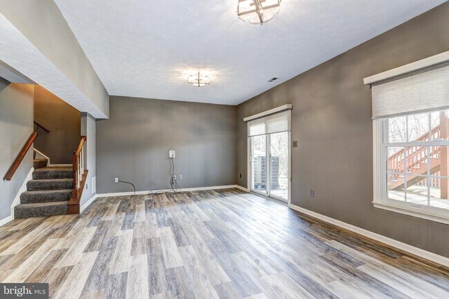 Building Photo - 2733 Quarry Heights Way