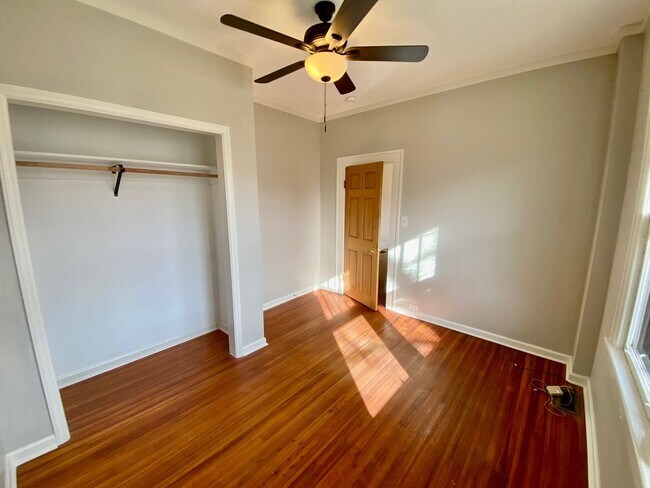 Building Photo - 40 Larchmont Rd