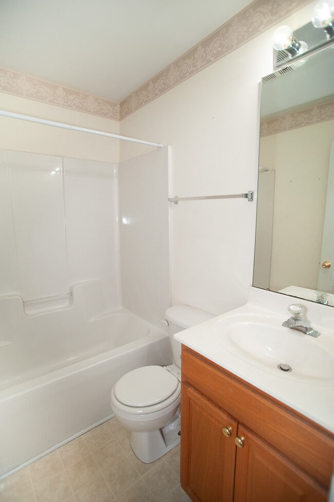 Building Photo - 90 Anna St