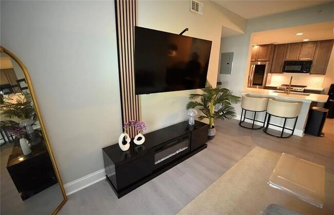 Building Photo - 1074 Peachtree Walk NE