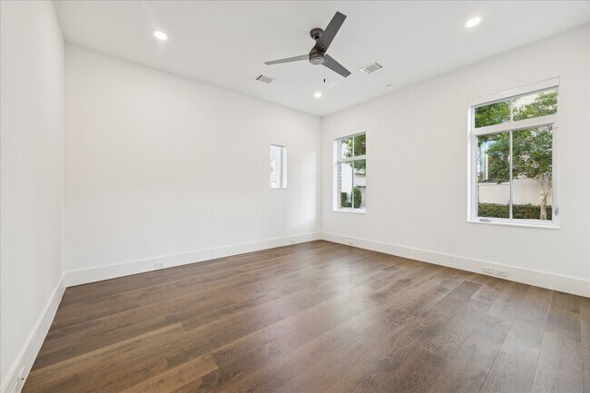 Building Photo - 1430 Lake Pointe Pkwy