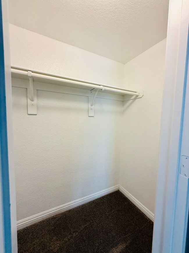 Building Photo - Fully Renovated 2-Bedroom Condo in Gated W...