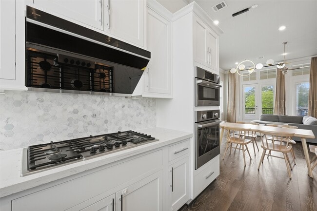 Building Photo - 8612 Emnora Ln