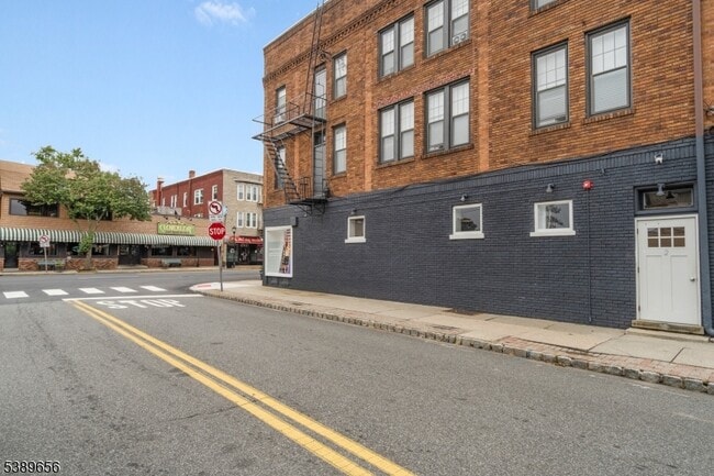 Building Photo - 396 Bloomfield Ave