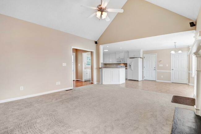 Building Photo - *DETACHED GARAGE/WORKSHOP!* Gorgeous home on HUGE acre lot in Princeton