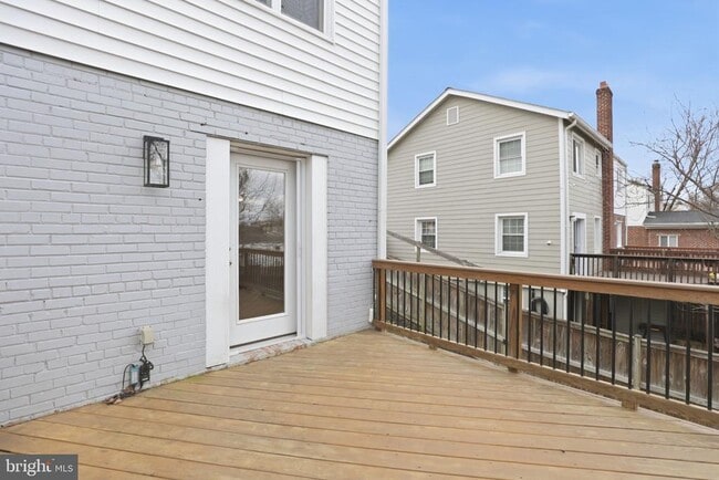 Building Photo - 2306 Riverview Terrace