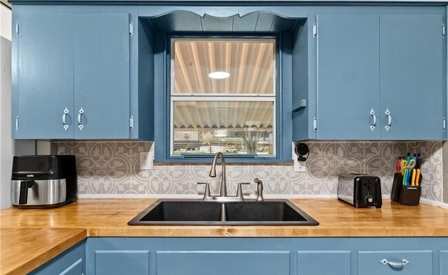 Building Photo - Cute 3-bedroom 2-bathroom house in Cove!