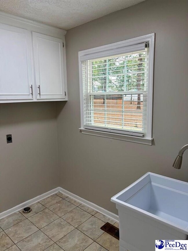 Building Photo - 1052 Wellington Dr