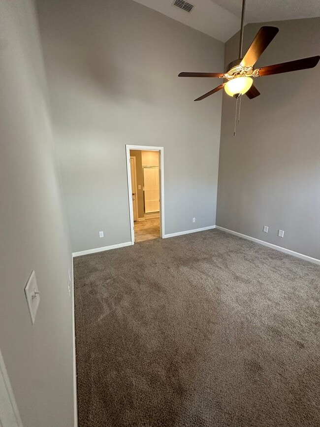 Building Photo - Beautiful 2 Bed 2.5 Bath Townhome *ZONED FOR BLACKMANS SCHOOLS*