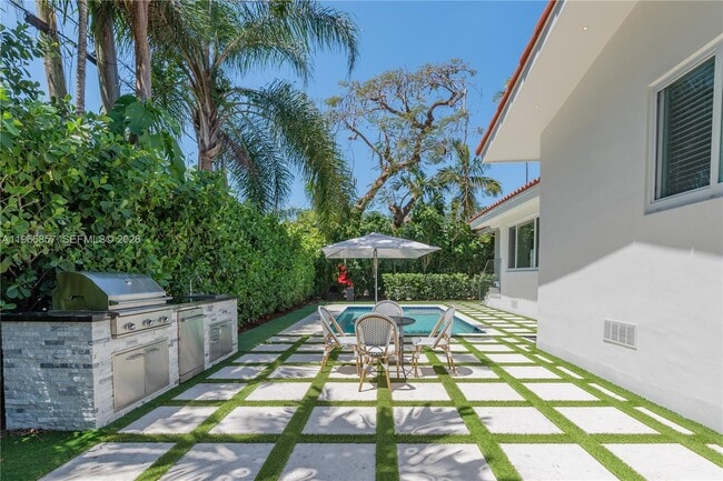 Building Photo - 920 Alava Ave