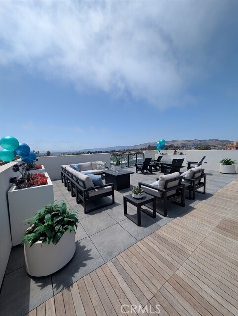 Building Photo - 402 W Grand Ave