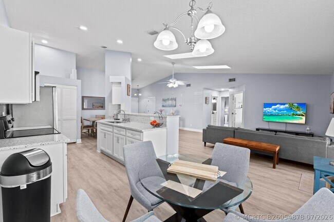 Building Photo - 1599 Bayridge Pl
