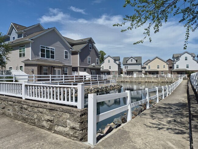 Building Photo - Kemps Village at Towne Center