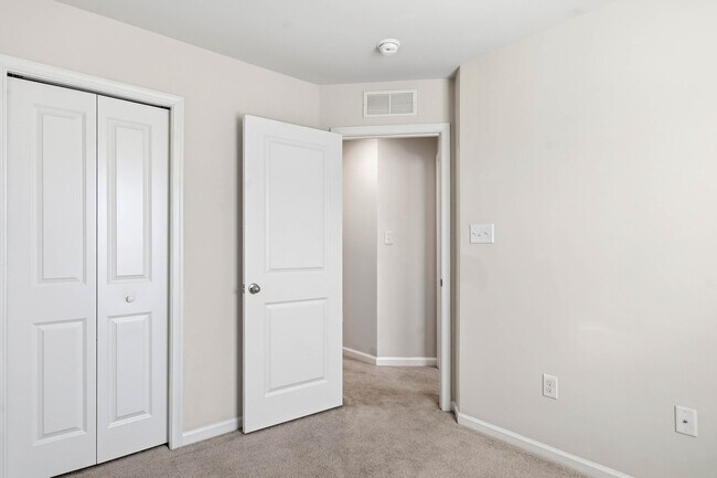 Building Photo - 28971 St Thomas Blvd