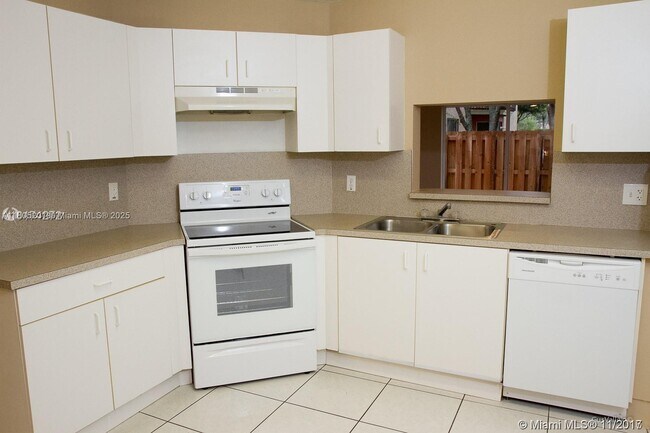 Building Photo - 14311 SW 96th St