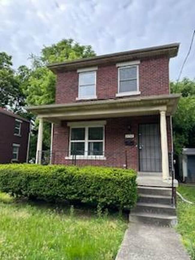 Building Photo - Newly Renovated 2 BR/1BA