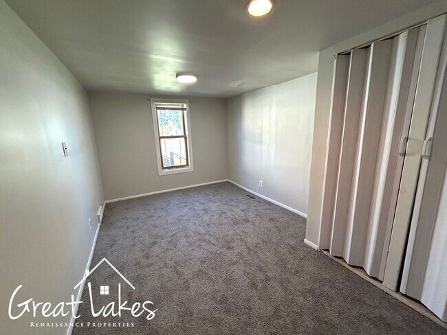 Building Photo - 5667 Anthon St