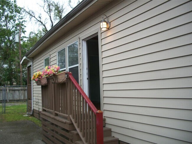 Building Photo - 908 Enid St