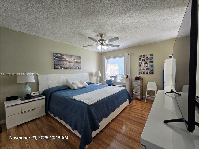 Building Photo - 2900 NW 42nd Ave