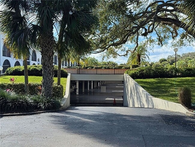 Building Photo - 5601 Jimmy Buffett Mem Hwy