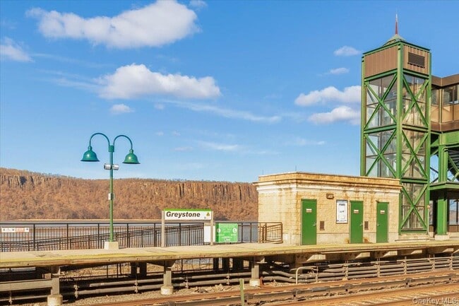 Building Photo - 1085 Warburton Ave