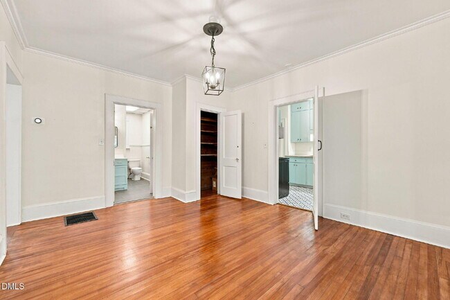 Building Photo - 407 Coolidge St