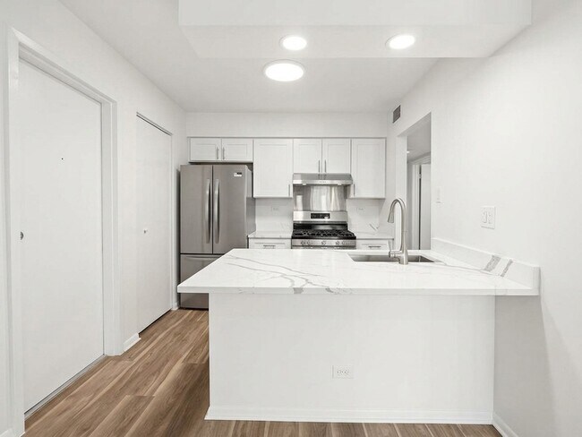 Building Photo - 210 Fountainview Ln