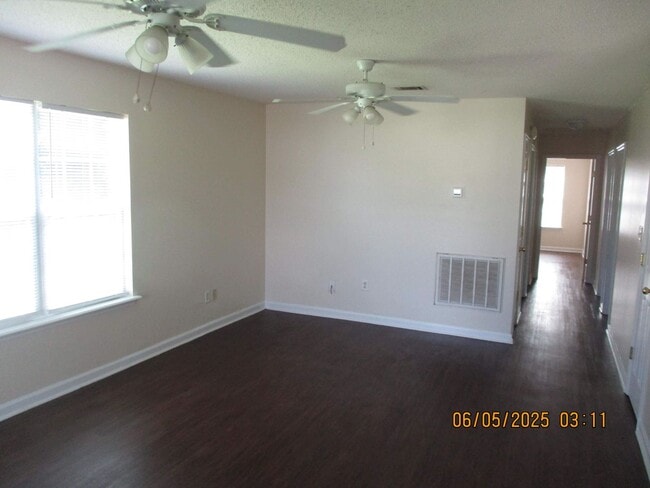 Building Photo - 139 Twelve Oaks Ct