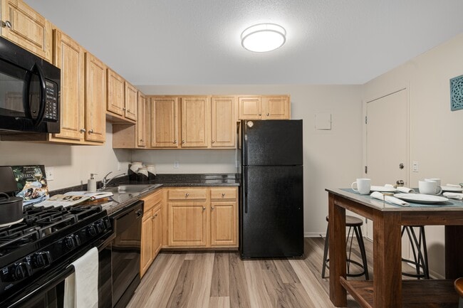 Primary Photo - Saunders Crossing