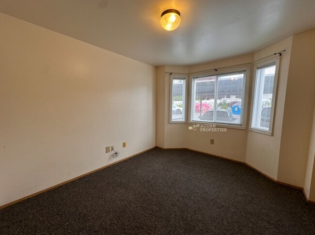 Building Photo - 730 SE 8th Ave