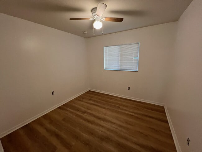 Building Photo - 3/2/1 W/ Solar estimated savings of $200 i...