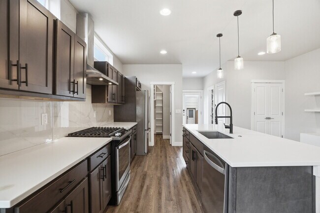 Building Photo - $3,940.95 - 3 Bed, 2.5 Bath Townhome In Denver with Central AC and Outdoor Space!