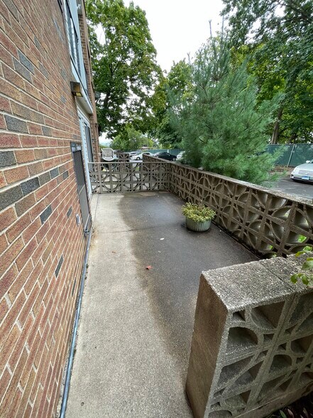 Building Photo - 124 Biruta St