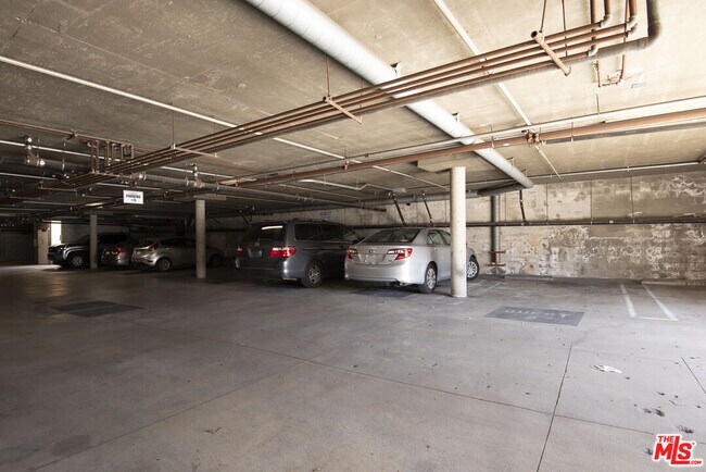 Building Photo - 13801 Oxnard St