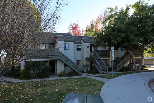 Building Photo - Maple Street Villas