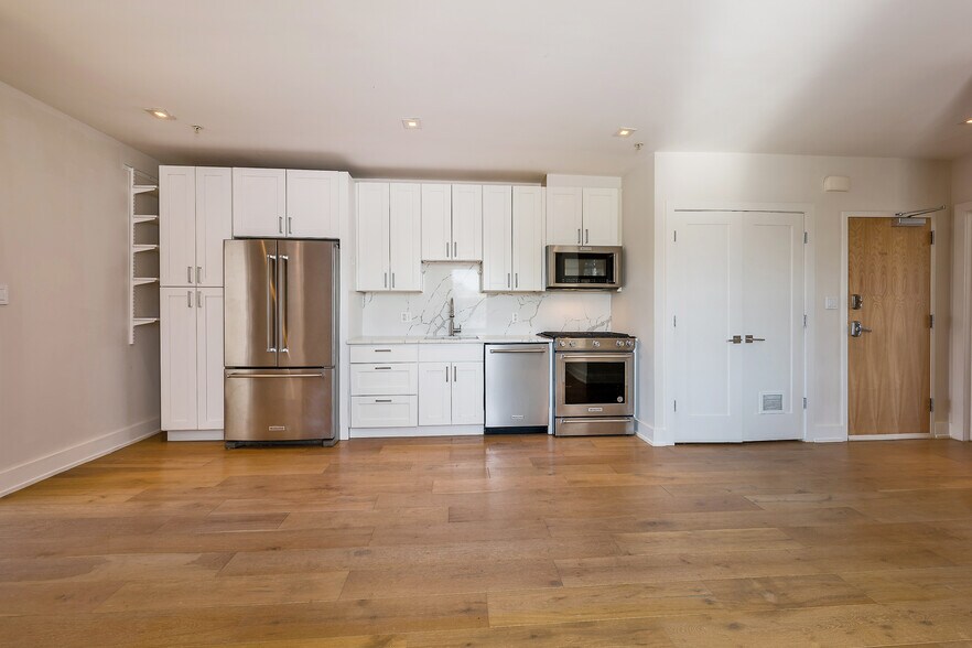 Building Photo - 5110 Fort Totten Dr NE