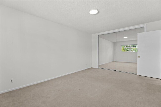Building Photo - Light-Filled Top Floor Retreat in the Heart of Franklin Village