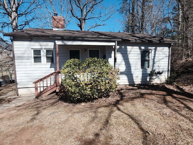 Building Photo - 2 Woodlands Dr