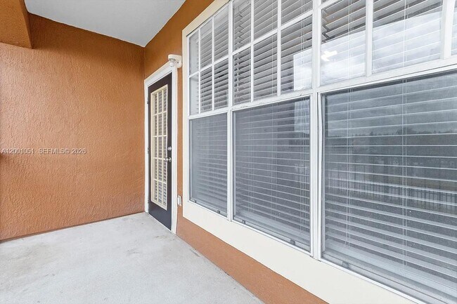 Building Photo - 5554 Metrowest Blvd