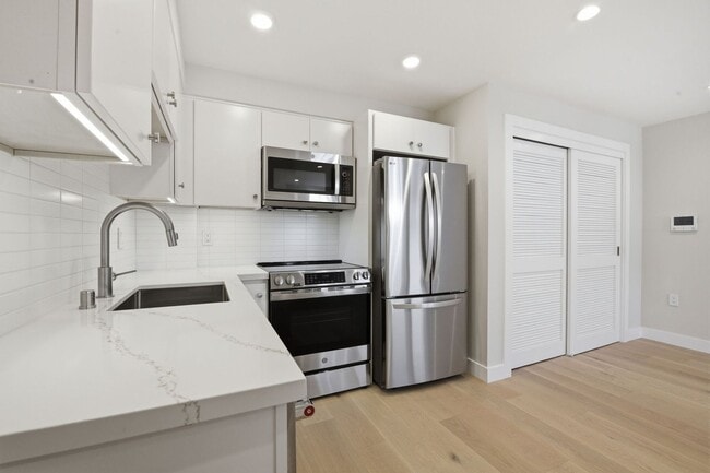 Building Photo - 1490 9th Ave